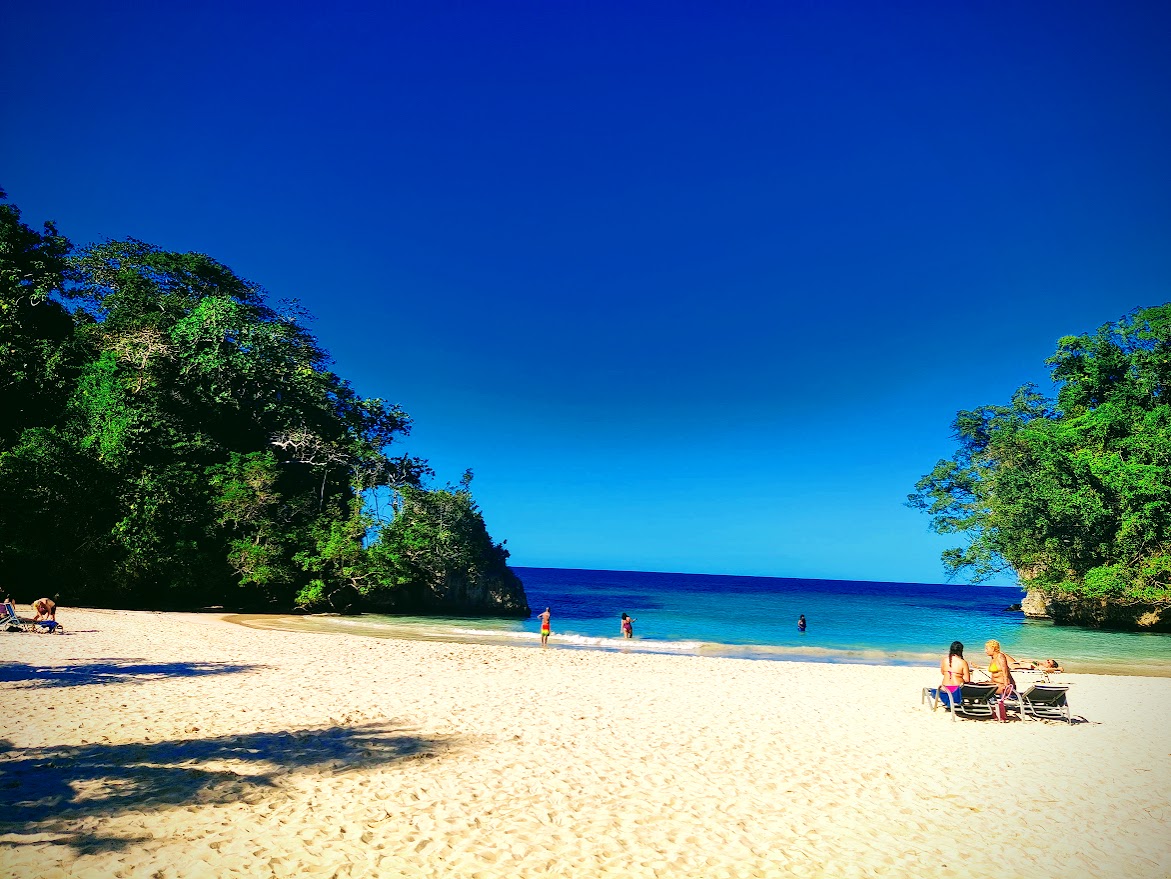 Discovering the Best White Sand Beaches in Jamaica: Your Guide from Negril to White Sands Beach Resort