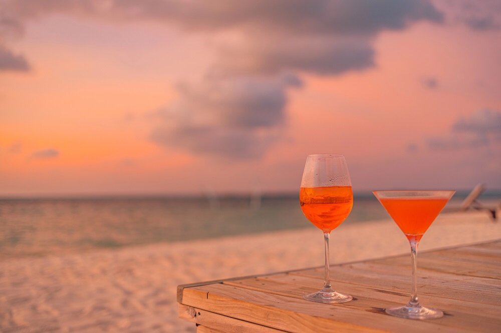 jamaican beach sunset with drinks